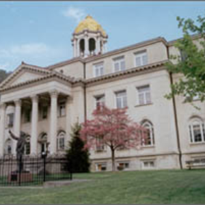 Boone County Courthouse with statue of a coal miner